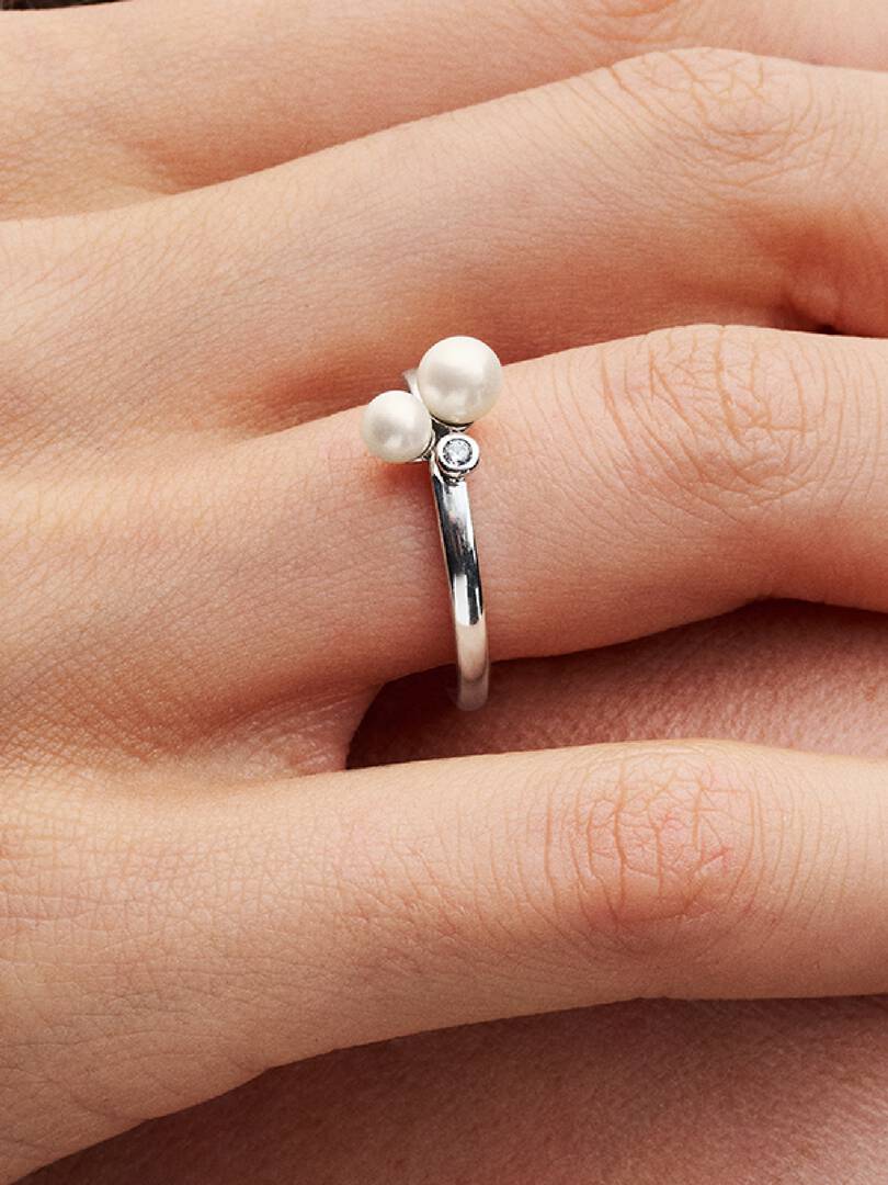 Anello Pandora Timeless in Argento 925 con Perle e Punto Luce