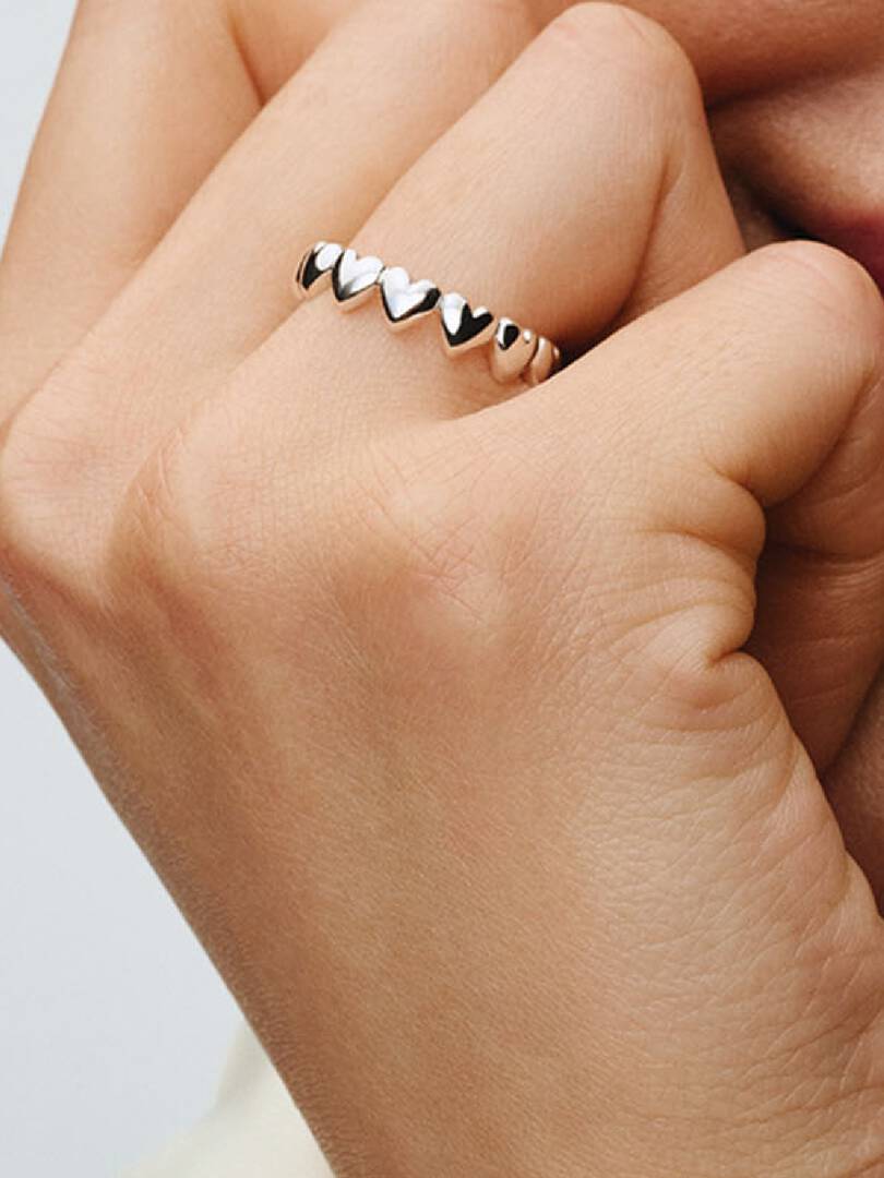 Anello Pandora Be Love Fascia a Cuori Argento Sterling 925