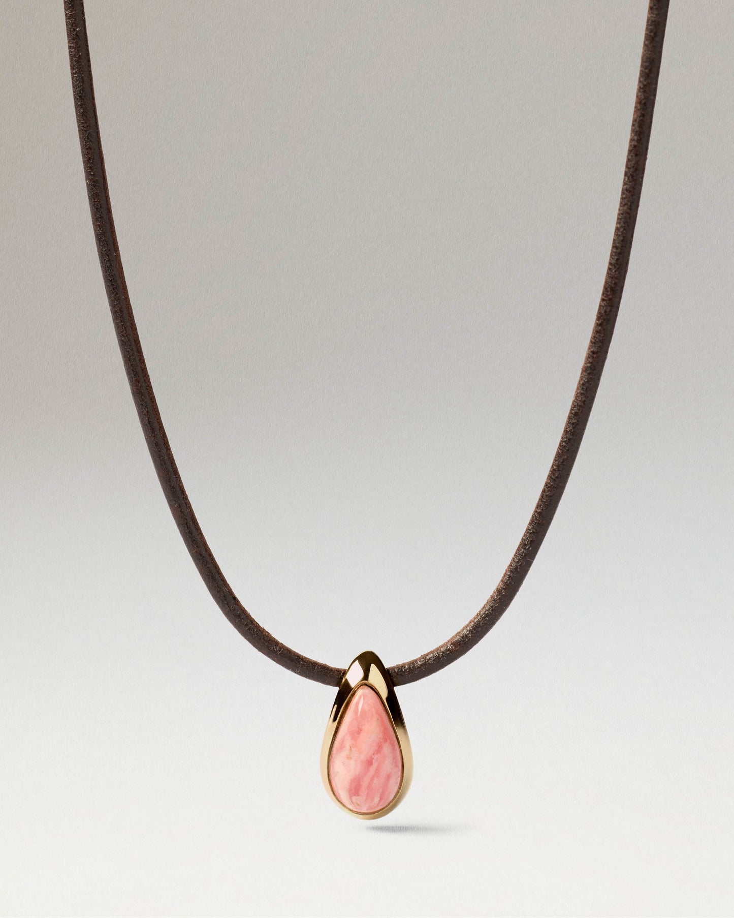 Collana con cordino e pendente a goccia in rodocrosite PDPAOLA