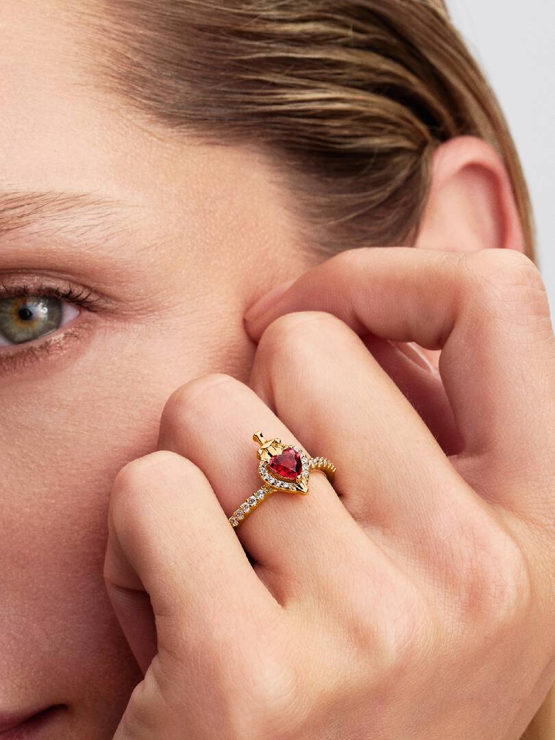 Anello Pandora Disney Villains Regina Cattiva Cuore Fucsia Oro