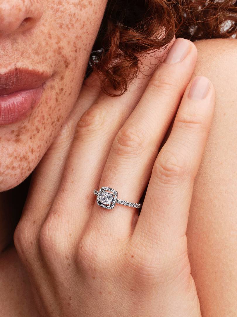 Anello Pandora Punto Luce Quadrato con Pavé in Argento Sterling 925 Incolore