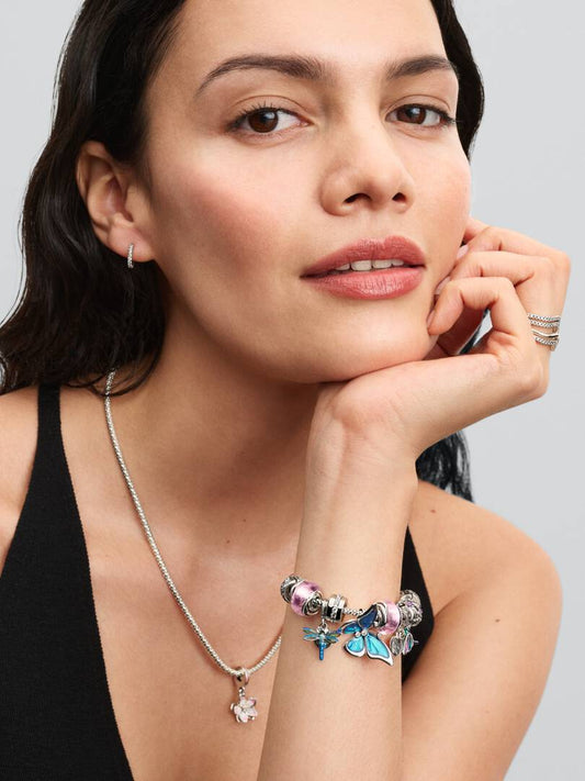 Pandora Cerchi Piccoli Pavè in Argento Sterling 925 Finitura luminosa e raffinata dell'Argento Sterling 925