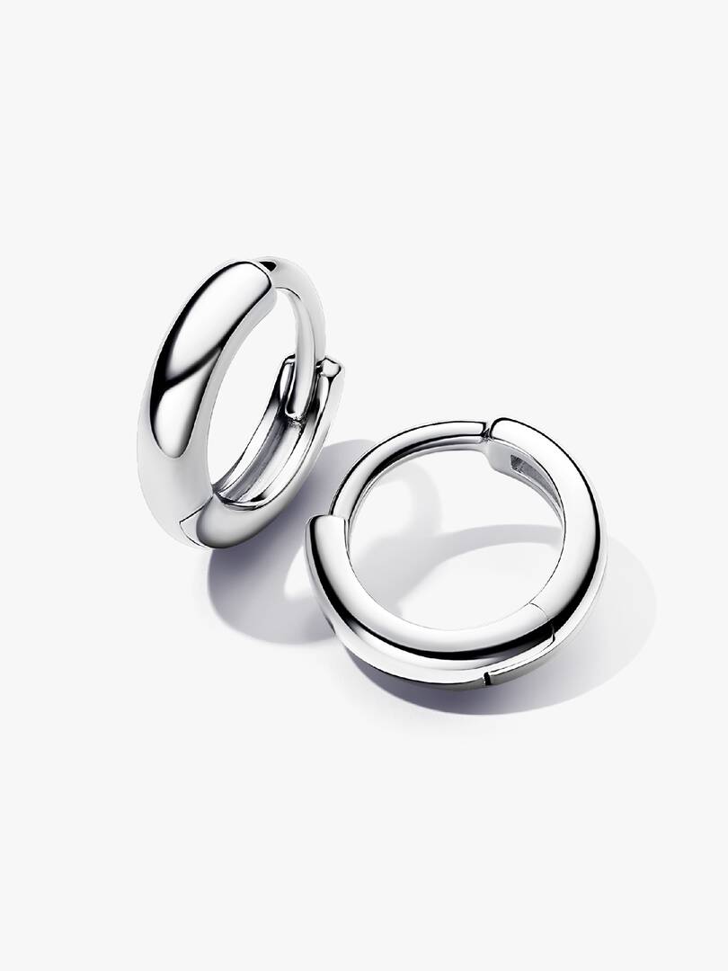 Orecchini Pandora Cerchi Huggie Piccoli in Argento Sterling 925 Finitura luminosa e raffinata dell'Argento Sterling 925