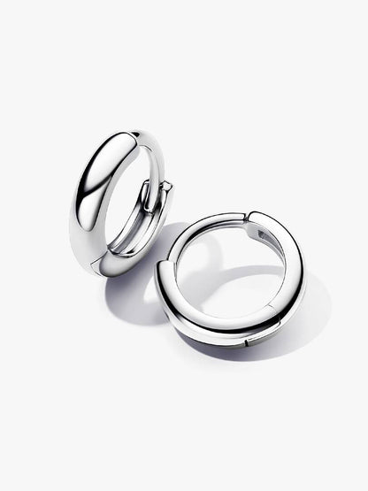 Orecchini Pandora Cerchi Huggie Piccoli in Argento Sterling 925 Finitura luminosa e raffinata dell'Argento Sterling 925