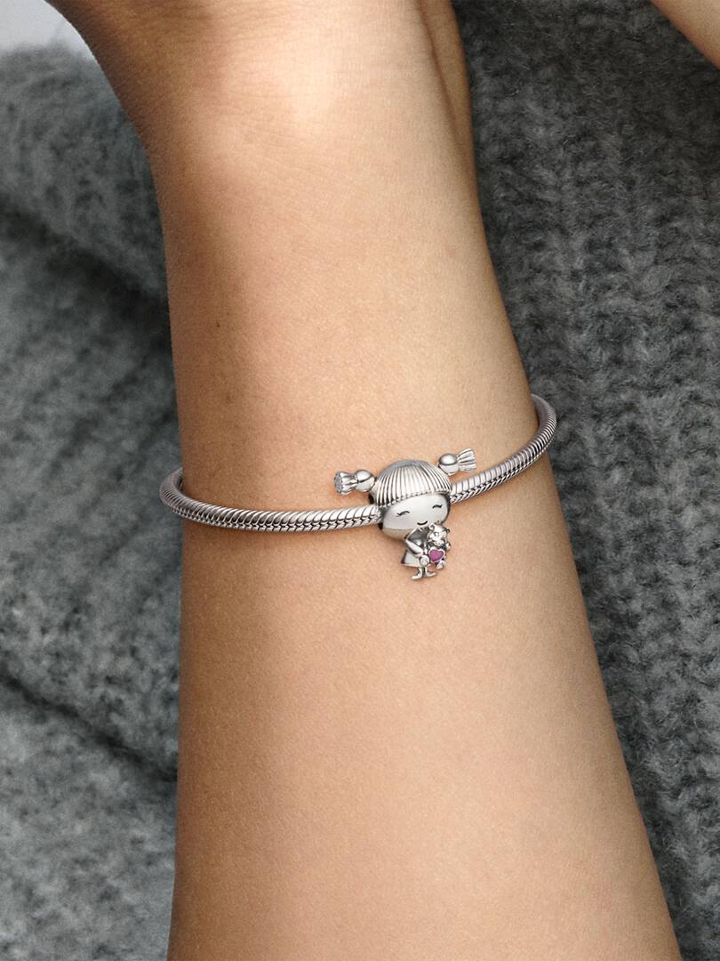 Charm bambina Pandora in argento con smalto rosa