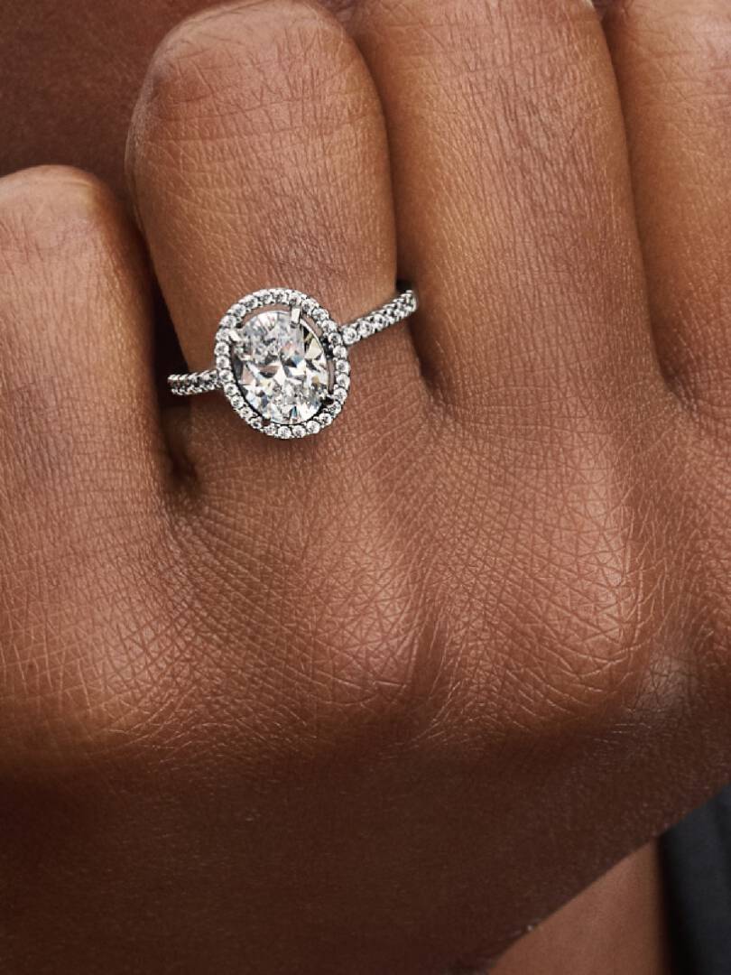 Anello Pandora Punto Luce Ovale in Argento Sterling 925 con Zirconia Cubica Trasparente