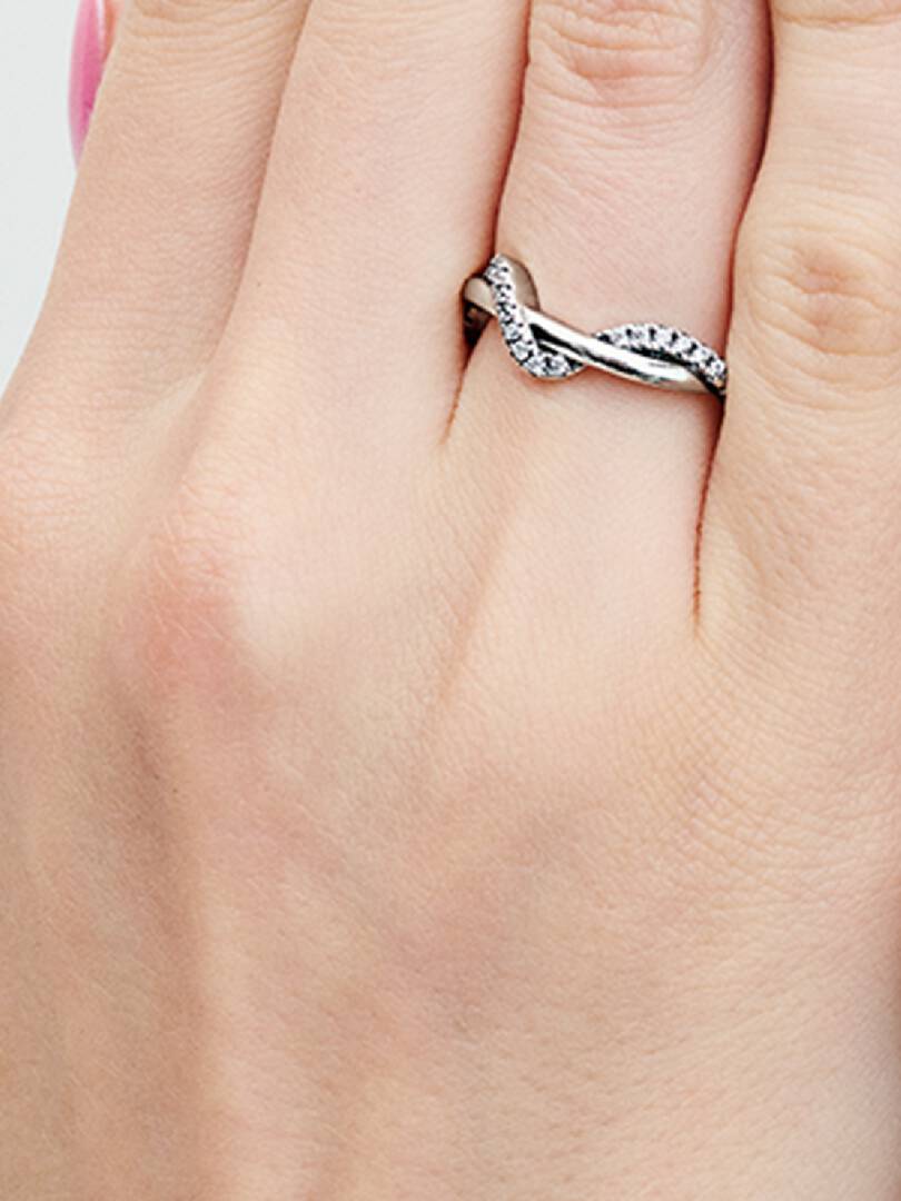 Anello Pandora Onda Intreccio Luminoso Argento 925